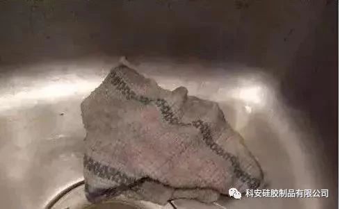 Cold, sticky, and wet dishcloths and sponges