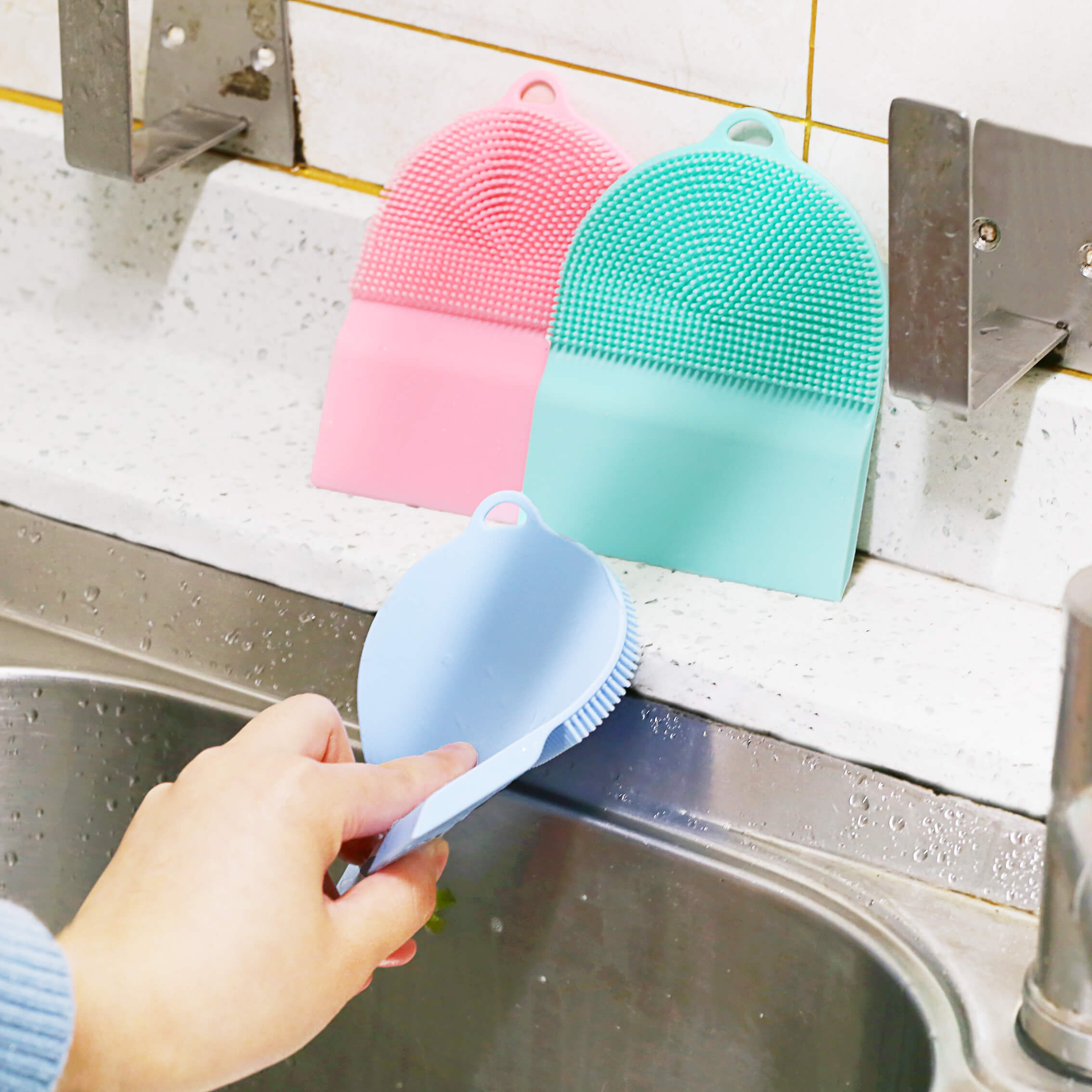 Silicone cleaning plate