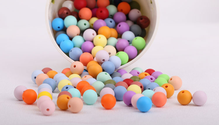 bpa free food grade silicone beads and wooden beads bulk